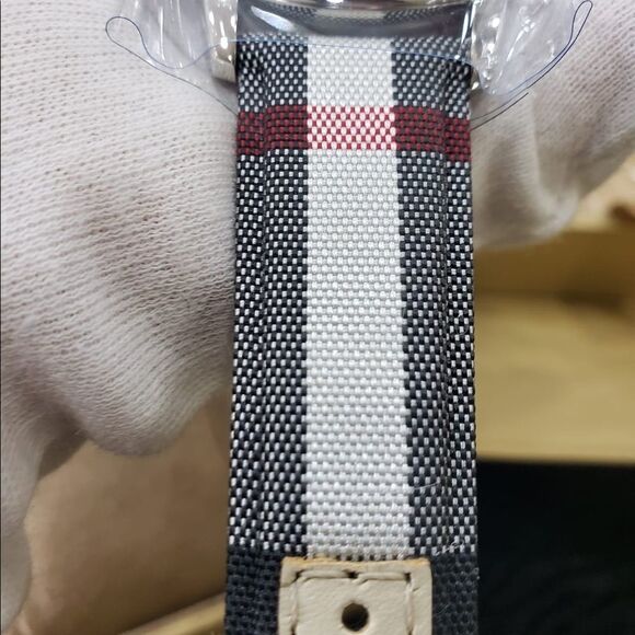 NIB Burberry Unisex Watch - Picture 3 of 7
